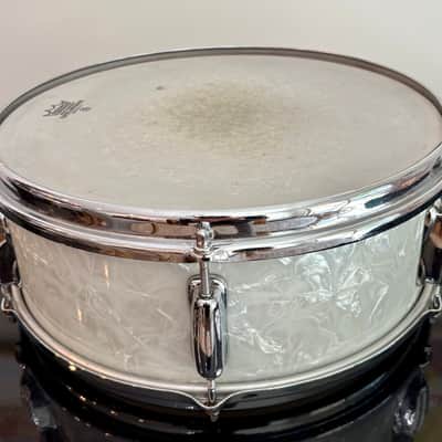 Slingerland Student model 6-lug WMP snare 1960s - White Marine Pearl image 2