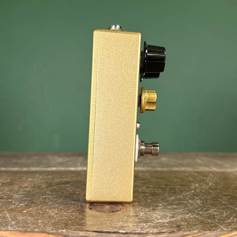 Analogman Sun Face CV7005 Germanium Fuzz with Sun Dial Knob - Gold