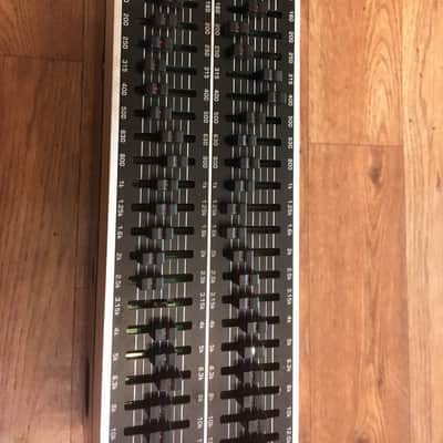 Behringer Ultragraph Pro GEQ3102 31-Band Stereo Graphic EQ image 7