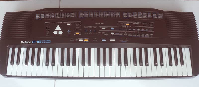 Roland E16 61-Key Intelligent Synthesizer Black image 1
