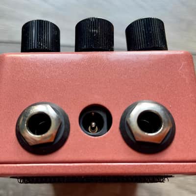 Walrus Audio Monument Harmonic Tap Tremolo V2 2018 - Present - Coral / Black image 5