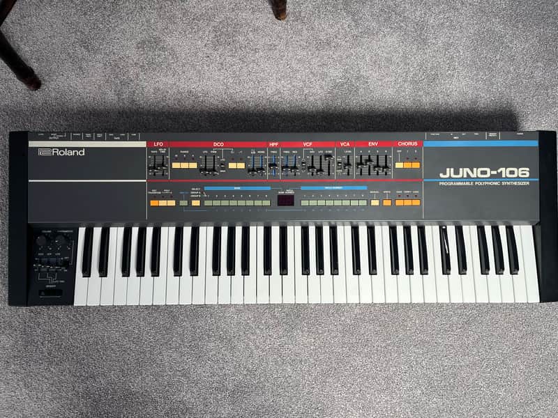 Immagine Roland Juno-106 61-Key Programmable Polyphonic Synthesizer 1984 - 1985 - Black - 1