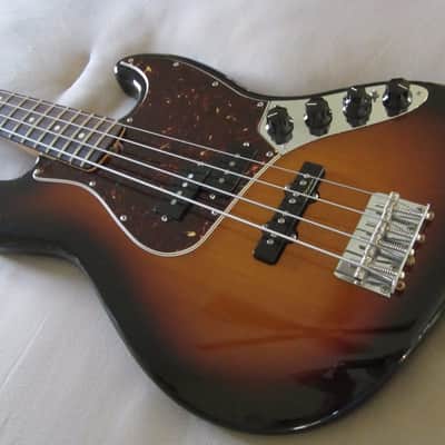 Fender Reggie Hamilton Jazz J Bass Artist Series 3 Tone Sunburst Hardshell CASE image 2