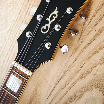 1960s Kent Model 820 Vintage Electric Guitar Japan Kawai Flame Maple 100% Stock image 4