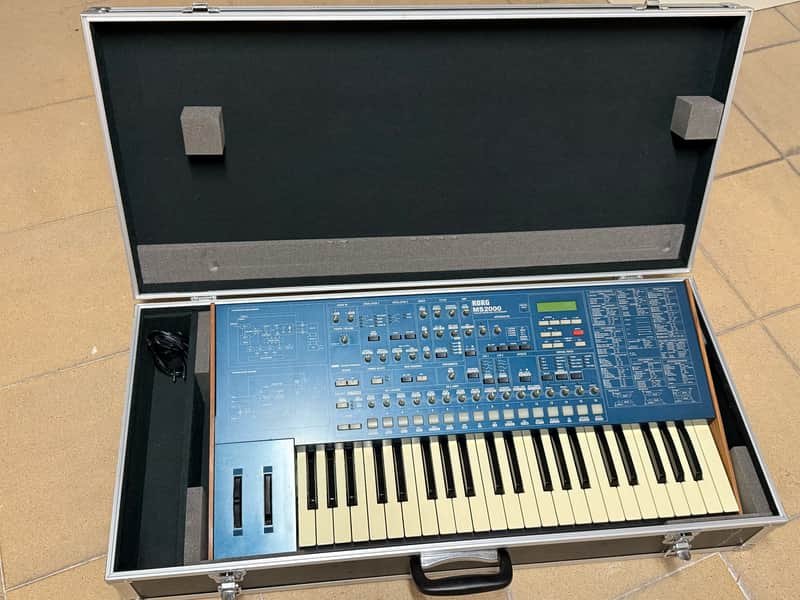 Mint Korg MS2000 w/ original Case image 1