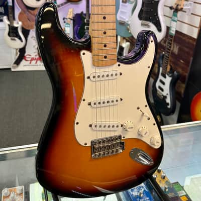 Fender Stratocaster MIM, Brown Sunburst - Pre Owned image 2