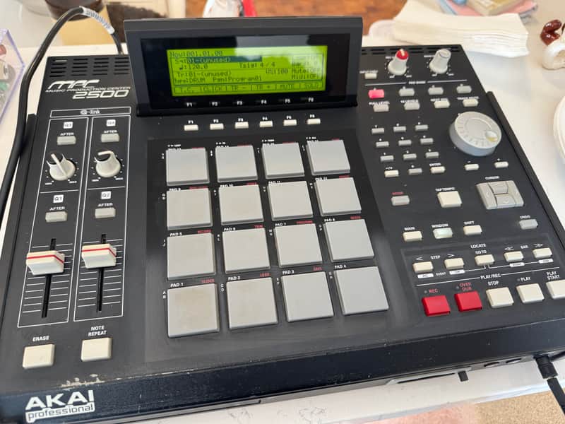 Akai MPC2500 Music Production Center 2005 - 2013 - Black image 1