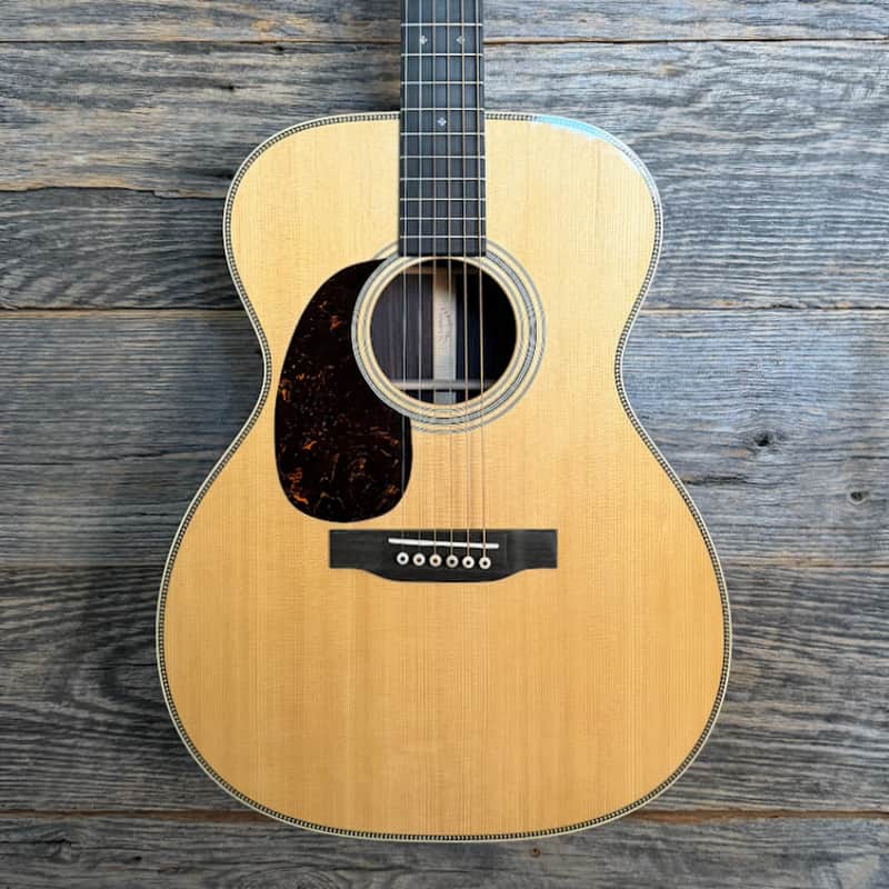 Martin 000-28 Standard Series Left-Handed Acoustic Guitar w/Case