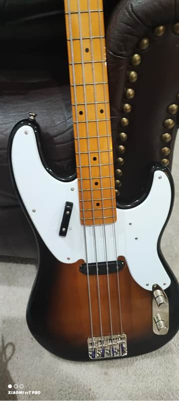 Squire by (Fender) 51' Re-Issue Classic Vibe 2021 - Sunburst with Accessories. image 1