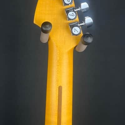 Fender American Ultra II Stratocaster 2025 - 3 Tone Sunburst image 4