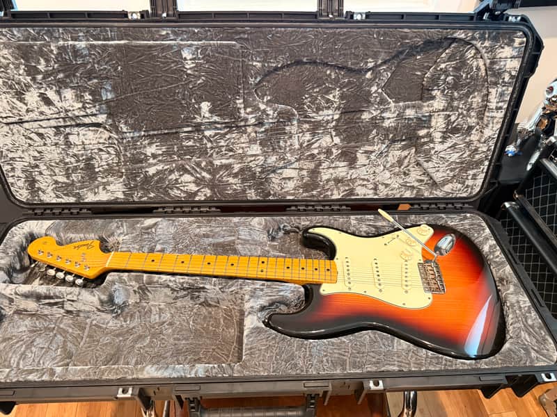 Fender 68 Reissue Stratocaster sunburst made in japan image 1