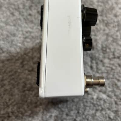 Analogman King of Tone V4 with Red Side High Gain Option and Mode Toggle Switch 2009 - Present - Graphic image 2