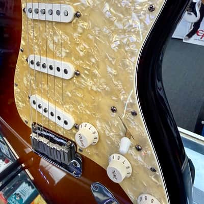 Fender American Stratocaster 2001, Sunburst with Case - Pre Owned image 6