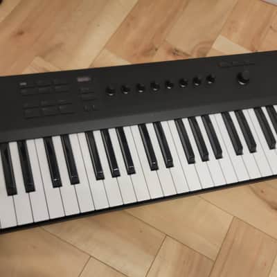 Native Instruments Komplete Kontrol A61 2018 - Present - Black image 1