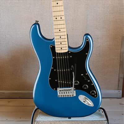 Squier Affinity Series Stratocaster Electric Guitar, with 2-Year Warranty, Black, Maple Fingerboard image 2