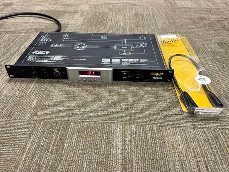 Monster Pro 2500, 10-Outlet, Power Conditioner w/ Littlite 18X-HI, Excellent Condition image 1