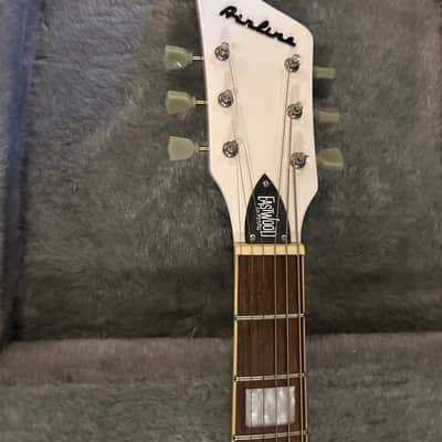 Eastwood Airline ‘59 3P DLX 2007 left Handed  w/hard case - Alpine white image 3