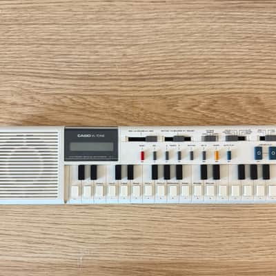 Casio VL-1 VL-Tone 29-Key Synthesizer Keyboard 1979 - 1984 - White