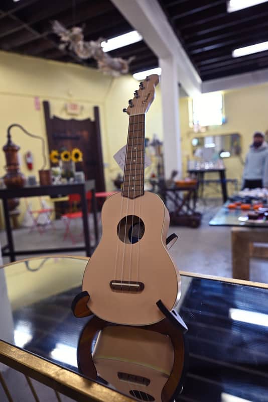 Fender Venice Soprano Ukulele 2017 - Present - Shell Pink image 1