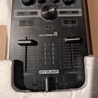 Reloop Mixtour Portable DJ Controller/Audio Interface 2010s - Black image 4