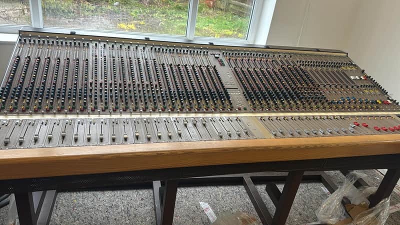 Cadac J type 50 slot automated with power supply and cables , stand and spares image 1