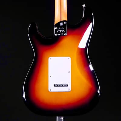 Fender American Ultra Stratocaster HSS - Ultraburst with Rosewood Fingerboard image 4