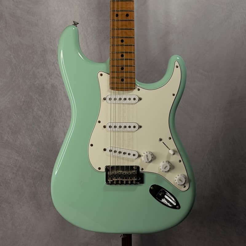2023 Fender Deluxe Player Stratocaster, Roasted Maple Neck, Surf Green