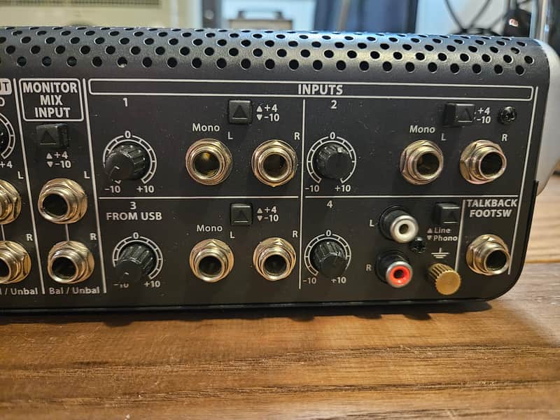 Behringer Xenyx CONTROL2USB Studio Monitor Controller 2012
