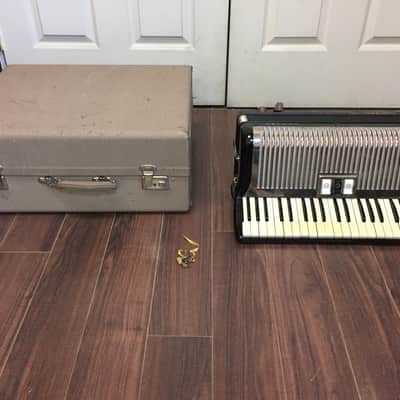 Vintage Hohner Contessa II M Accordion image 3