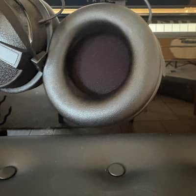 Beyerdynamic DT 770M Closed Back Headphones 2010s - Black image 4