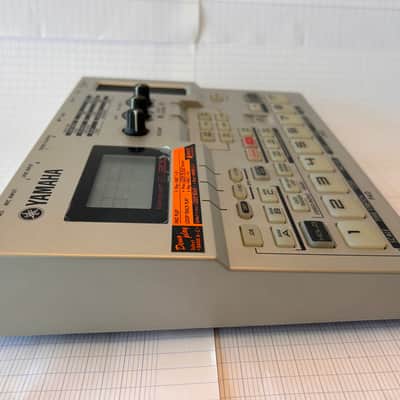 Yamaha  SU200  Sampler, Sequencer groovebox Excellent Condition in Box image 4