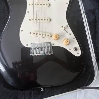 Fender Stratocaster 1983 - Black with Maple fretboard image 3