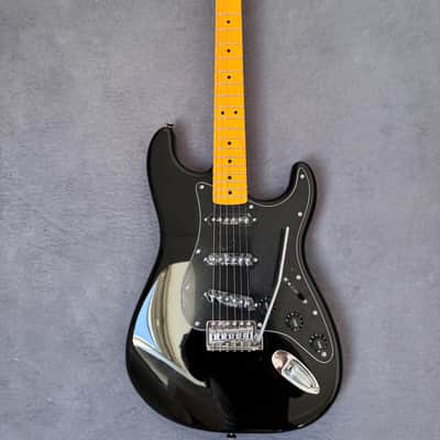 Squier Vintage Modified '70s Stratocaster with Maple Fretboard 2012 - Black image 2