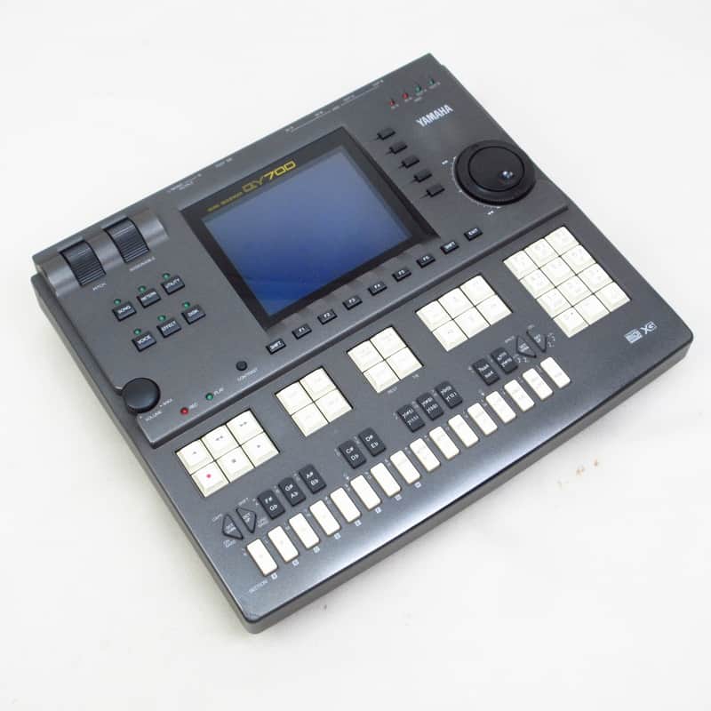 YAMAHA QY700 