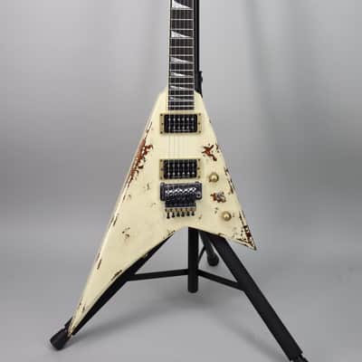 Used 2026 Jackson Custom Shop Special Edition Rhoads Heavy Relic Vanilla Shake over 2 Tone Burst image 2