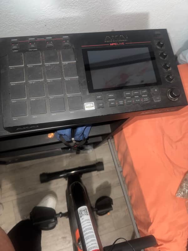 Akai MPC Live Standalone Sampler / Sequencer 2017 - 2020 - Black image 1