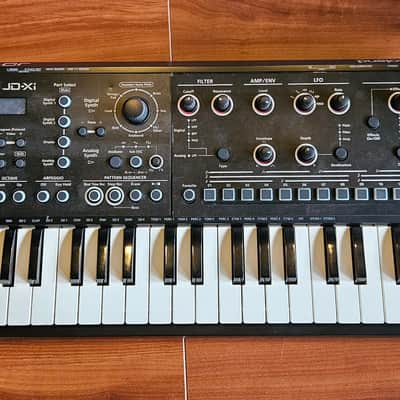 Roland JD-Xi 37-Key Analog/Digital Crossover Synthesizer