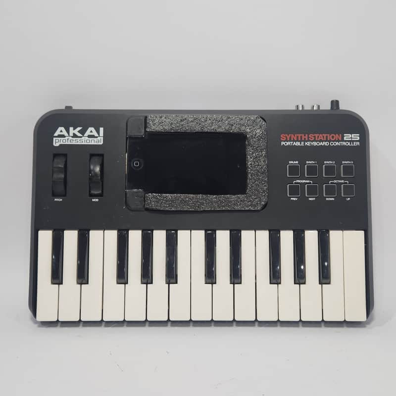 Akai Synth Station 25 and iPod Touch image 1