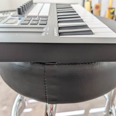 Novation Launchkey Mini 25 MKIV MIDI Keyboard Controller 2024 - Present - Black image 5
