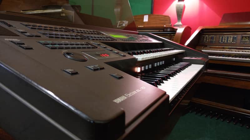 Yamaha EL-70 Organ image 1