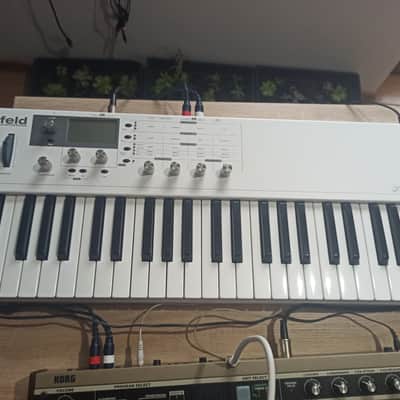Waldorf Blofeld Keyboard 49-Key Synthesizer 2009 - Present - White image 3