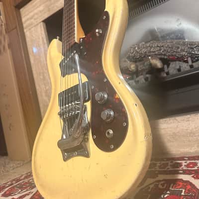 Mosrite Ventures 1965 - Pearl image 3