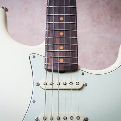 FENDER USA American Vintage II '61 Stratocaster "Olympic White + Rosewood" (2024) image 5