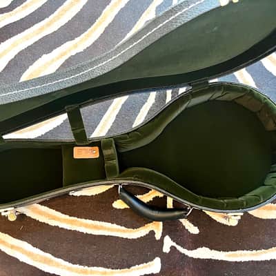 TKL Hard shell Mandolin Case - Black with Olive green plush interior image 2