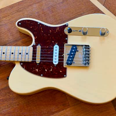 2011 Fender Deluxe Series 60th Nashville Mexico  Transparent Honey Telecaster Electric Guitar case image 10