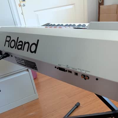 Roland Fantom G8 88-Key Flagship Synthesizer Workstation (PHA II Ivory Feel) – Collection Only image 11