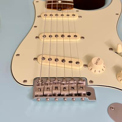 Fender Special Edition Classic Series '60s Stratocaster Lacquer with Matching Headstock, Daphne Blue CS 57/62 PUs, Fender Tweed Case image 4