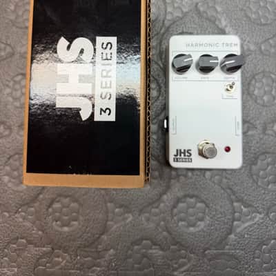 JHS 3 Series Harmonic Trem 2022 - Present - White image 1