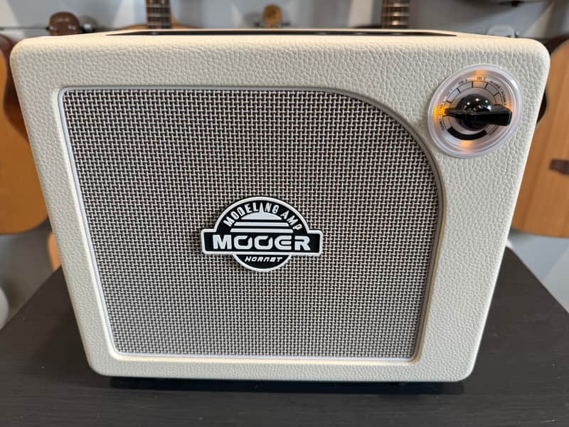 Mooer Hornet 15 watts combo - white image 1