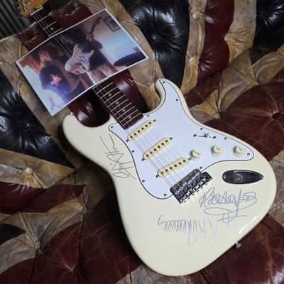 Fender Stratocaster Ex JUDAS PRIEST Artist Owned by K.K. Downing, band signed by KK, Rob Halford and Glenn Tipton. 1985 Vintage 80s guitar. Custom Shop strat flight case included image 24